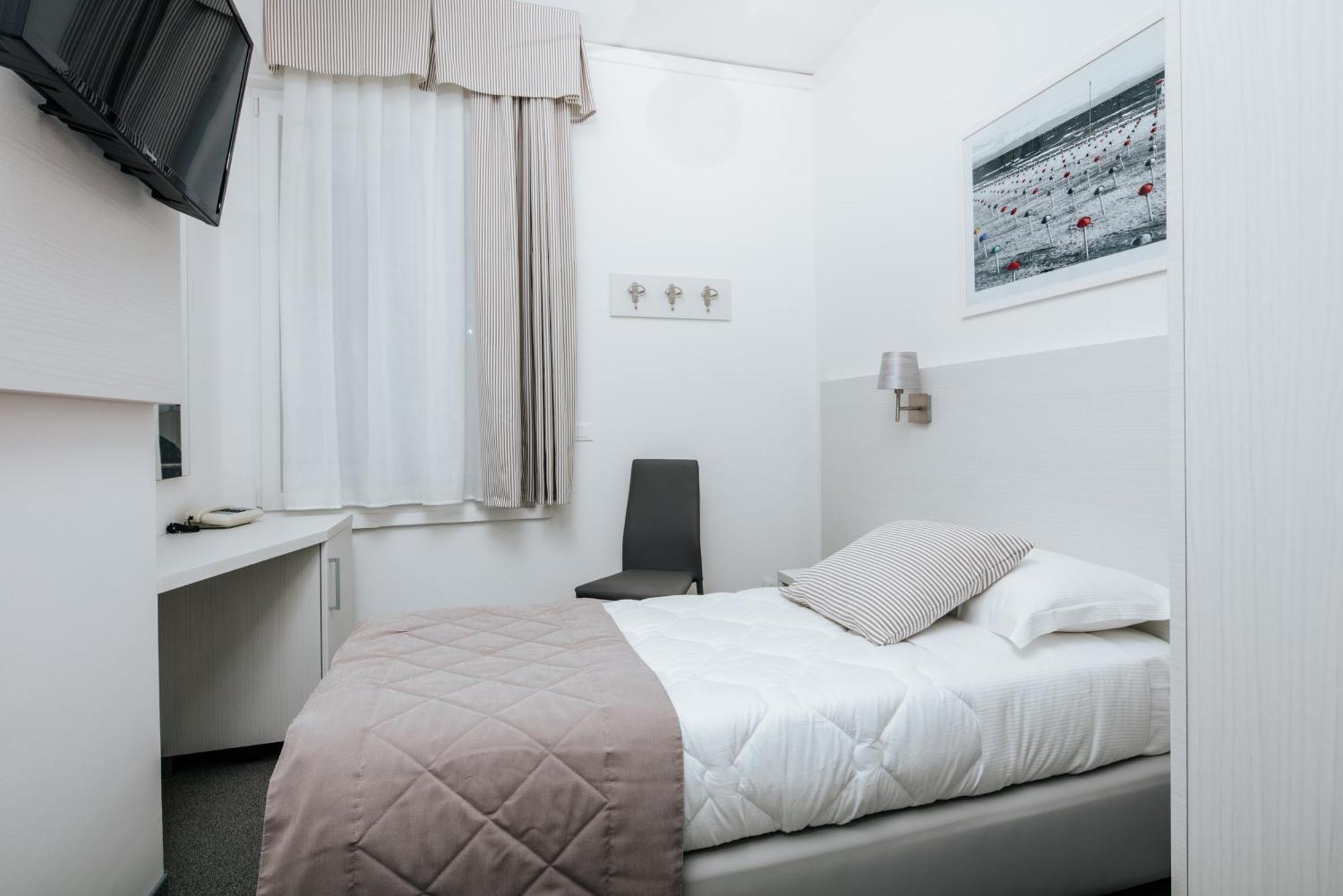 Hotel Luna Centrale Линяно Сабиадоро Екстериор снимка