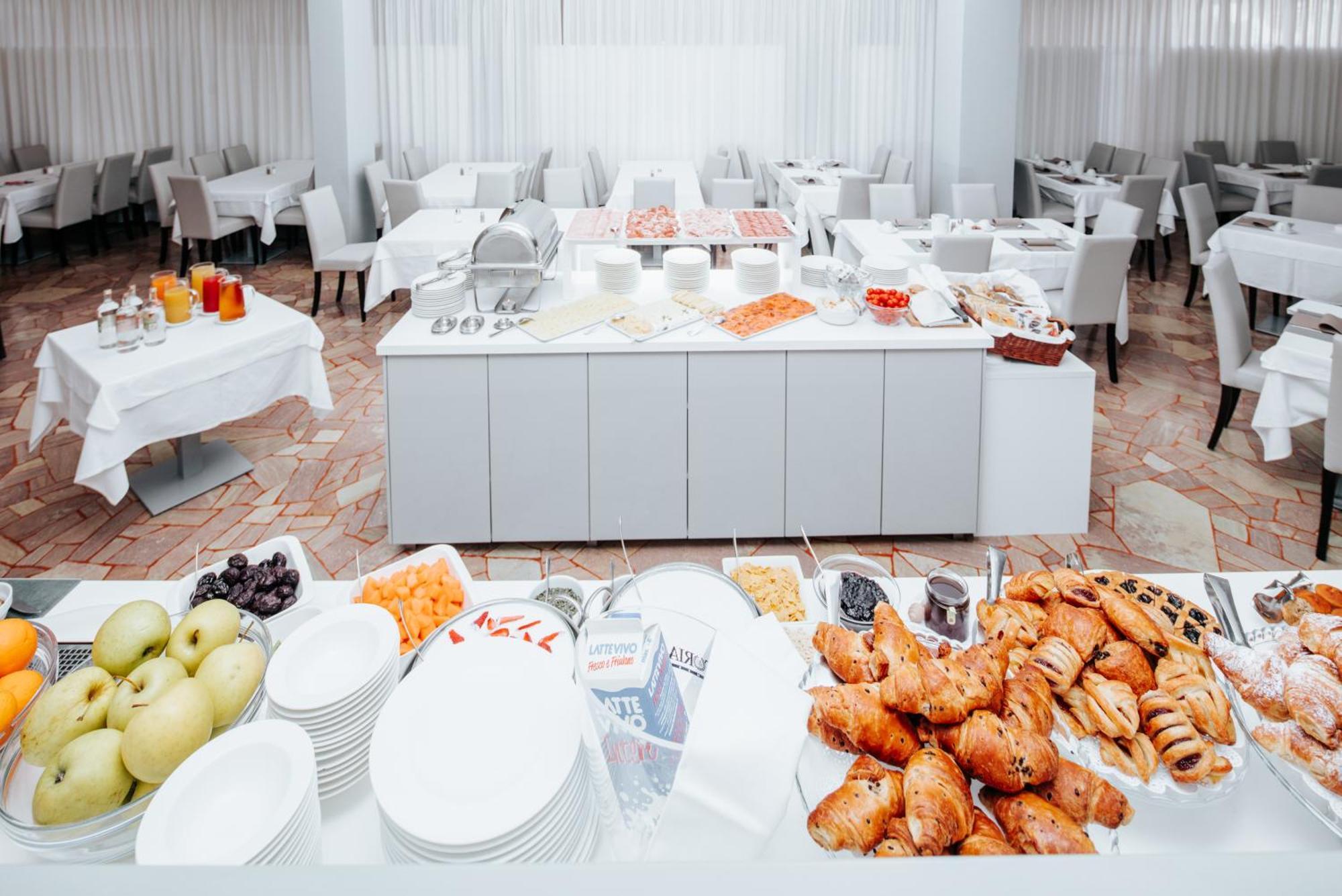 Hotel Luna Centrale Линяно Сабиадоро Екстериор снимка
