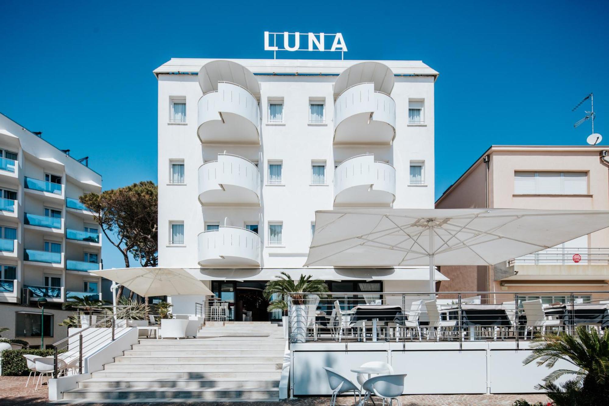 Hotel Luna Centrale Линяно Сабиадоро Екстериор снимка