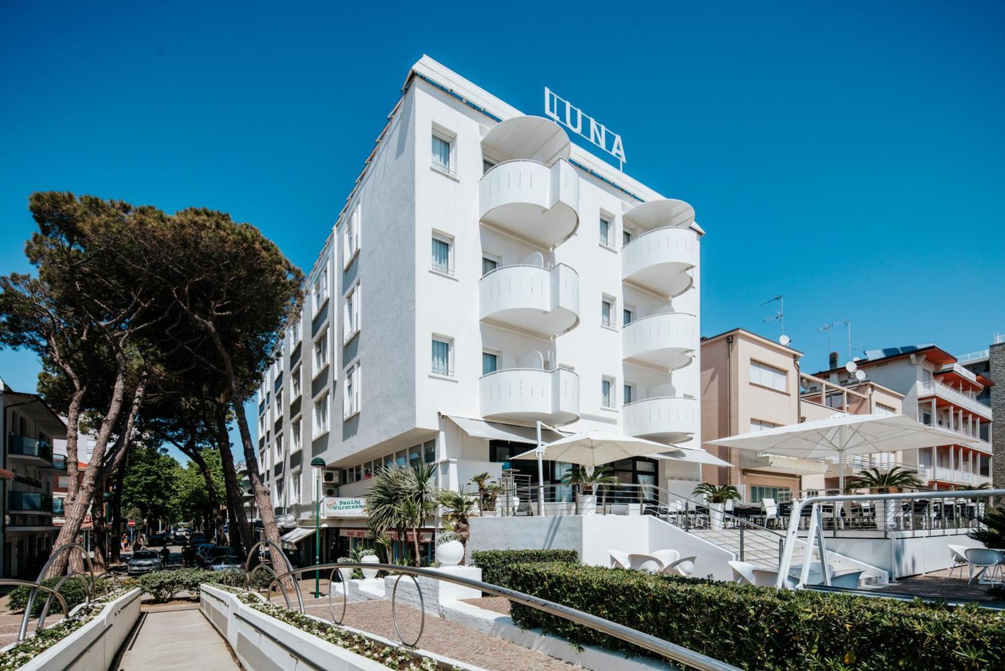 Hotel Luna Centrale Линяно Сабиадоро Екстериор снимка