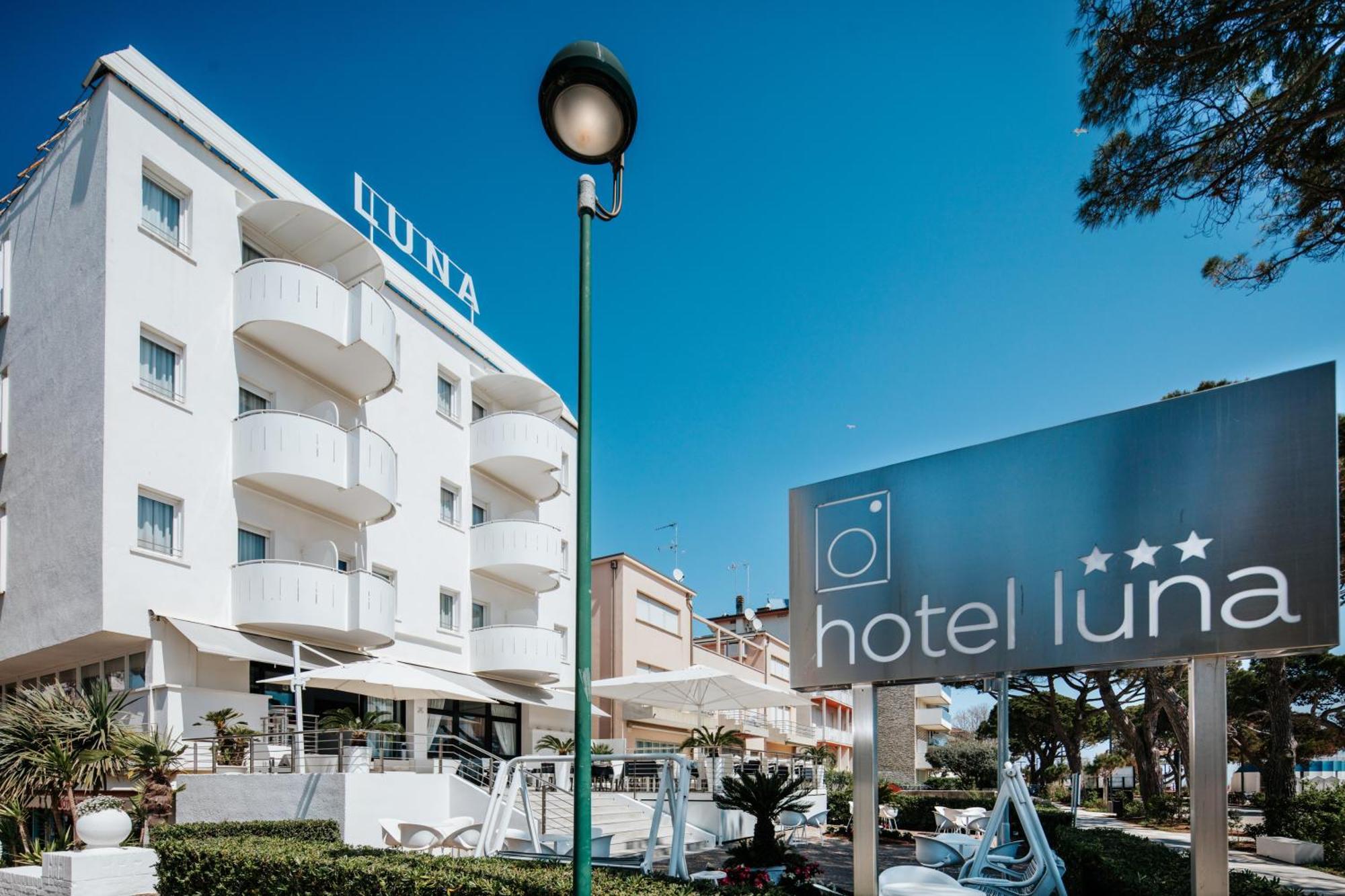 Hotel Luna Centrale Линяно Сабиадоро Екстериор снимка